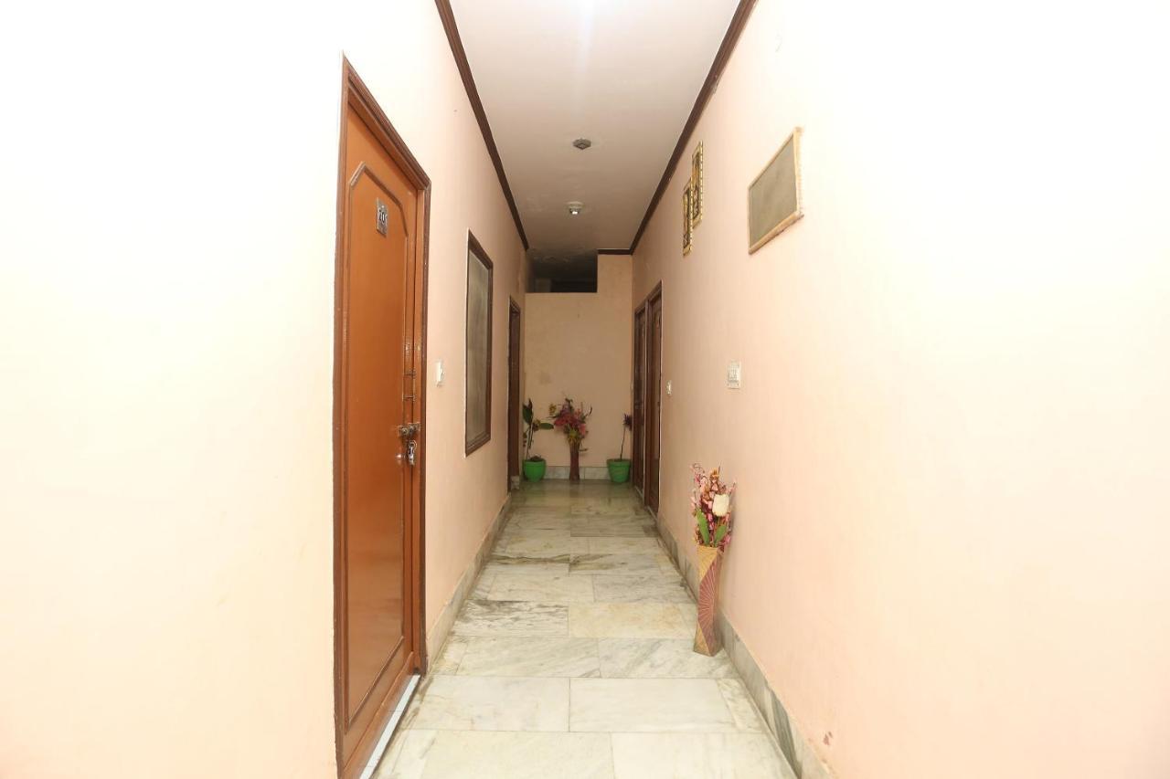 Oyo 18641 Hotel Rashmi Tājganj Esterno foto
