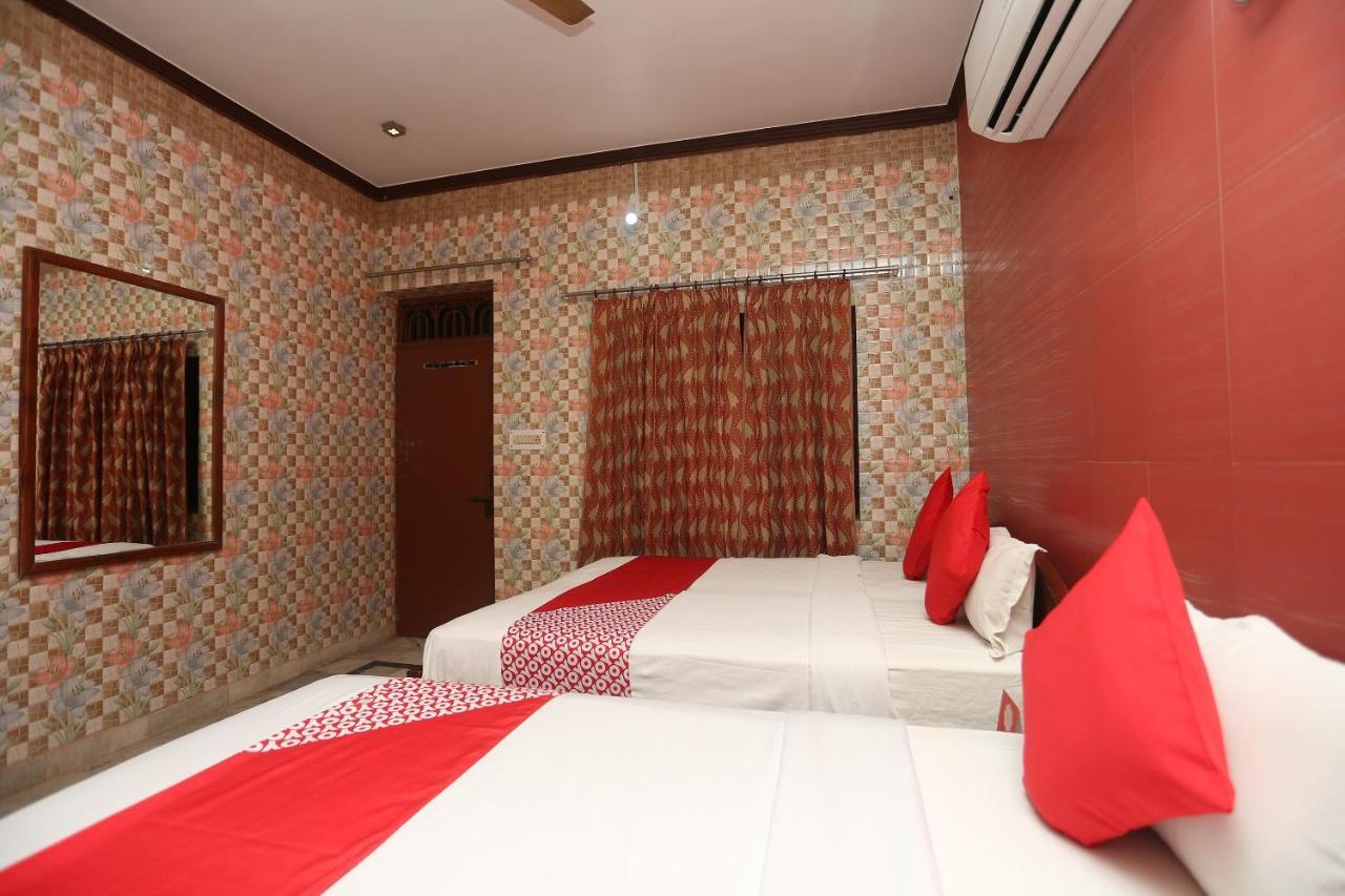 Oyo 18641 Hotel Rashmi Tājganj Esterno foto