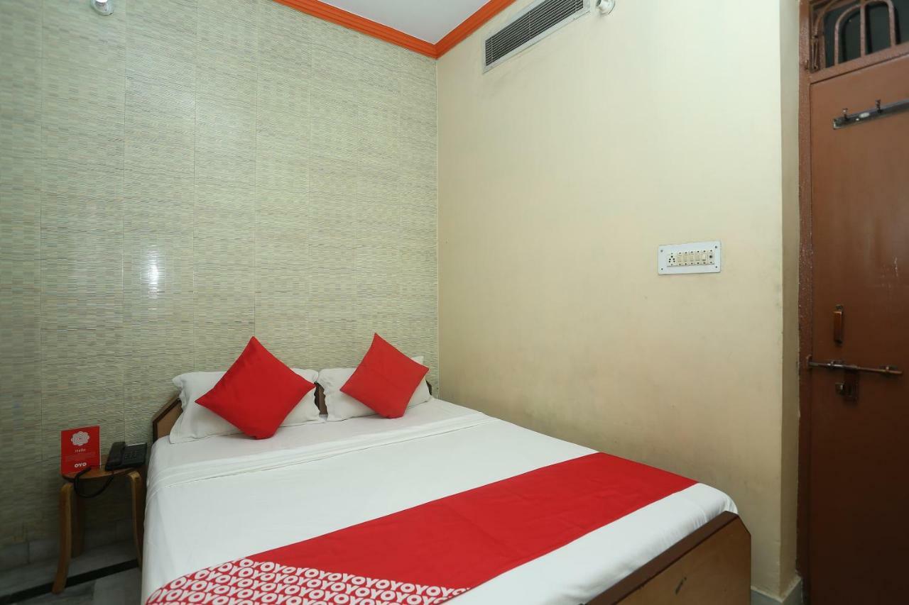 Oyo 18641 Hotel Rashmi Tājganj Esterno foto